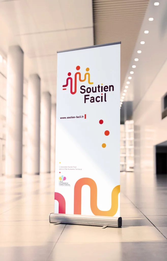 Mockup présentant l'identité visuelle de l'association Soutien Facil sur un rollup.